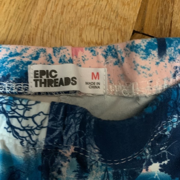 Girls size medium leggings - Picture 3 of 3